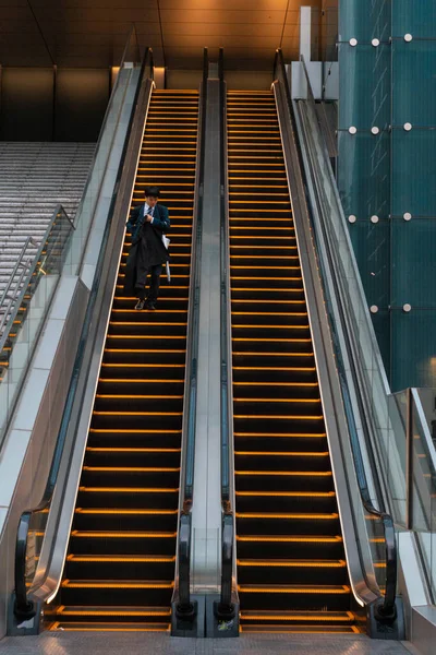 Blick Auf Die Menschen Der Treppe — Stockfoto