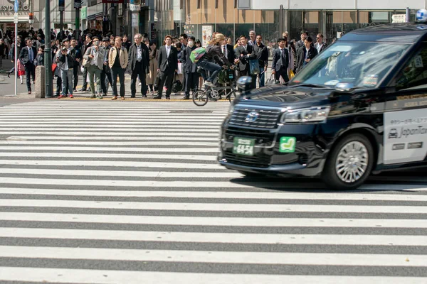 8 Nisan 2019: Tokyo, Japonya 'daki insanlar 