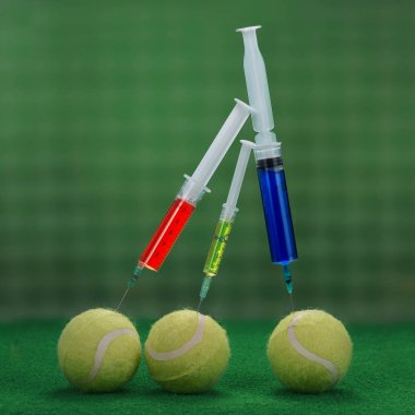 Şırınga uyuşturucu ile tenis topları ile