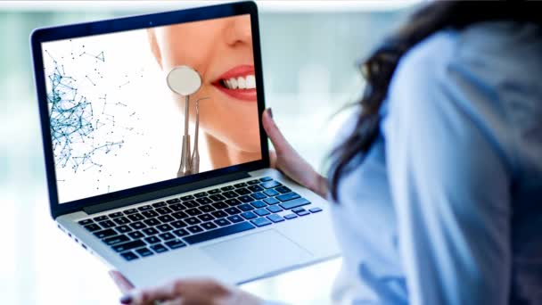 Zahnmedizin Werbung Bild Auf Dem Laptop Bildschirm — Stockvideo