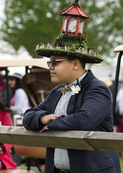 Plains Virginia Usa Hombre Lleva Sombrero Grande Carrera Caballos Copa — Foto de Stock