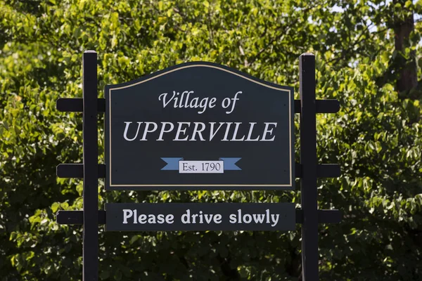 Fauquier ilçe Upperville Virginia'ya hoş geldiniz işareti.