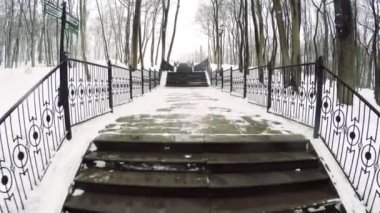 Park City'de kış karla kaplı merdiven çıkma.