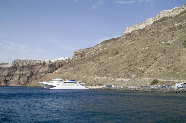 Новый Белый Катамаран Пассажирский Паром Порту Санторини Греция — стоковое фото