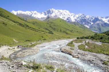 Buzul olan ve Inguri Nehri Vadisi, Svaneti, Georgi