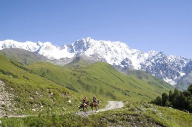 Buzul olan ve Inguri Nehri Vadisi, Svaneti, Georgi