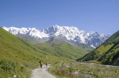 Buzul olan ve Inguri Nehri Vadisi, Svaneti, Georgi