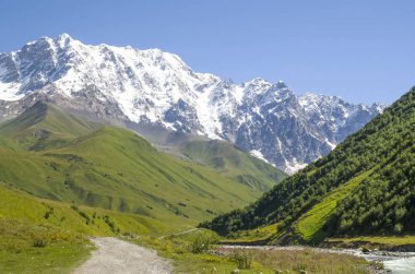 Buzul olan ve Inguri Nehri Vadisi, Svaneti, Georgi