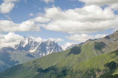 Peak dır köyden Zhabeshi, Georgia, Europ güzel manzara