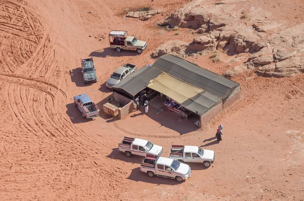 Sala Chá Deserto Wadi Rum Jipes Turísticos Jorda — Fotografia de Stock