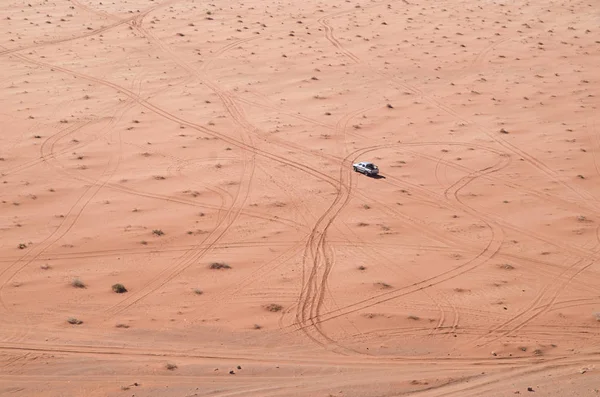 ジョルダのワディ ラム砂漠やタイヤのパノラマ ビューを追跡します — ストック写真