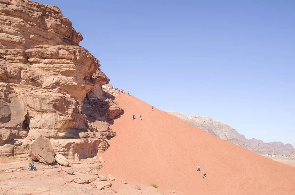 Grande Dune Rouge Les Gens Qui Montent Descendent Dans Désert — Photo