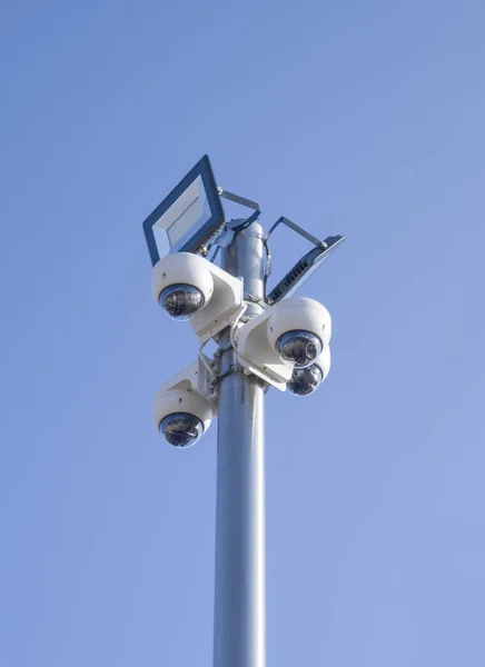 Four Cctv Dome Security Cameras Two Led Floodlight Pole — ストック写真