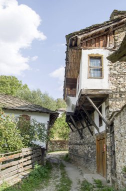 Eski evleri ve sokakta Dölen village, Bulgaristan