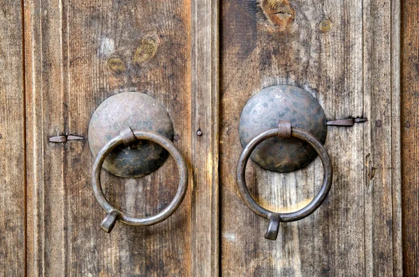 Twee Ronde Deurknoppen Oude Houten Deur Bulgarije Europ — Stockfoto