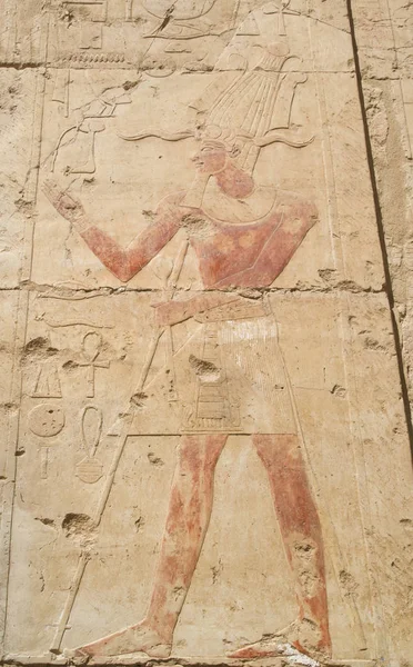 Faraón Hatshepsut alivio en el templo de la Morgue Hatshepsut, Luxor , — Foto de Stock
