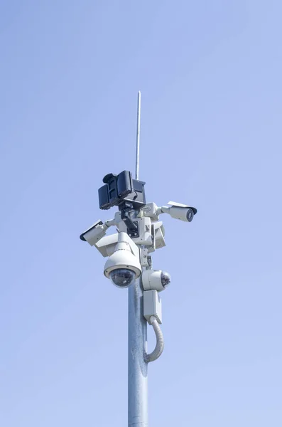 Molte telecamere di sicurezza a cupola e proiettili per videosorveglianza — Foto Stock