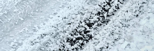 Fundo Condução Inverno Estrada Nevada Com Marcas Pneus — Fotografia de Stock