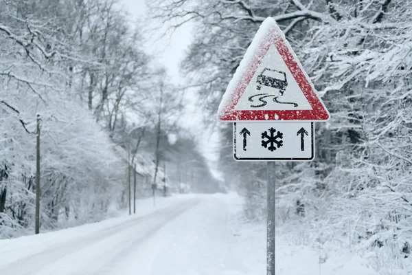 Guida Invernale Nevicate Abbondanti Una Strada Campagna Guidarlo Diventa Pericoloso — Foto Stock