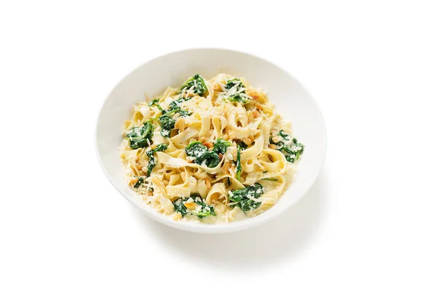 Pasta Fettuccine Mit Spinat Cremiger Käsesauce Isoliert Auf Weißem Hintergrund — Stockfoto
