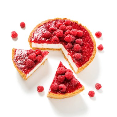 Turta, turta, jöleli kek taze ahududu (fırında cheesecake yok) beyaz arka planda izole edilmiş
