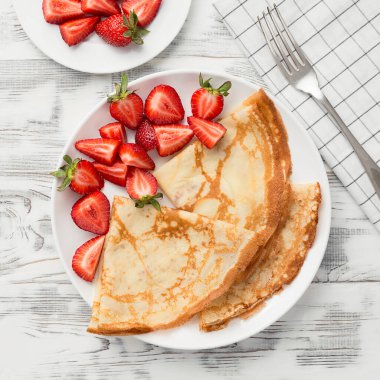 Krep, ince krep ve taze çilek..