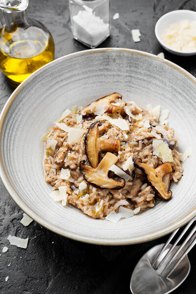 Classic italian risotto with mushrooms and parmesan cheese.