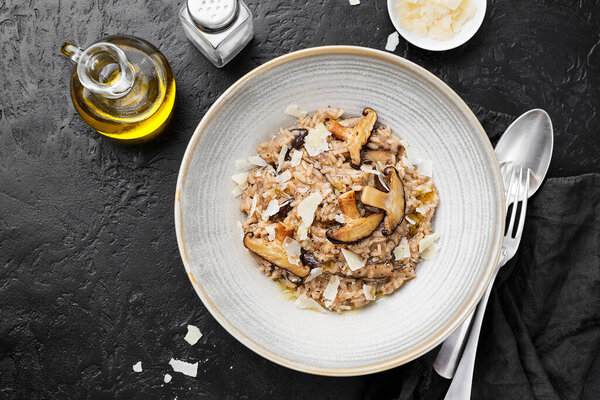 Classic italian risotto with mushrooms and parmesan cheese.
