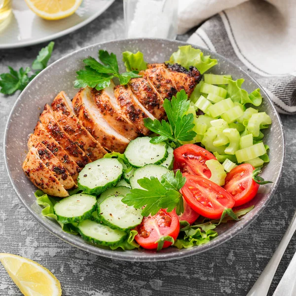 Grilled Chicken Breast Fillet Fresh Vegetable Salad Healthy Lunch Menu — Stock Photo, Image