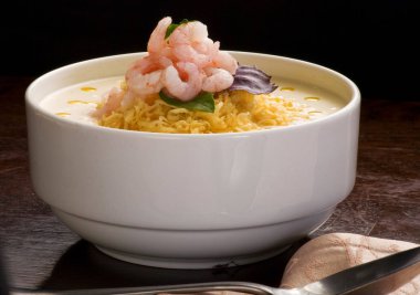 Bir peynir kremalı çorba ile