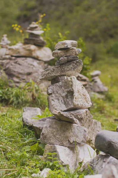 Taş dengesi piramit closeup fotoğraf