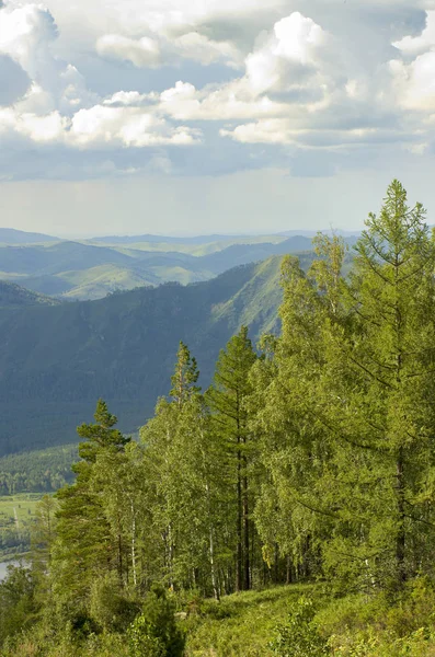 Красивый Облачный Пейзаж Неба Горами — стоковое фото
