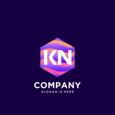 Renkli şablon vektörüyle ilk logo.