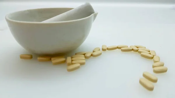 Tabletten und Mörtel — Stockfoto