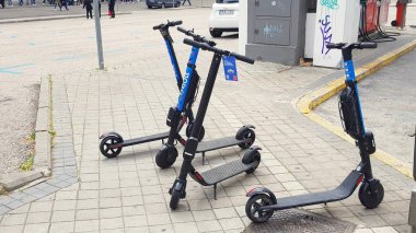 Santiago Bernabeu stadyumunun çevresinde elektrikli scooter