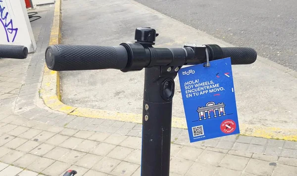 Scooter électrique dans les environs du stade Santiago Bernabeu — Photo