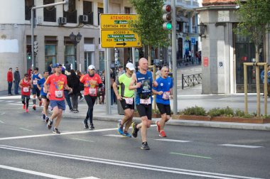 Madrid Maratonu'nda koşucular