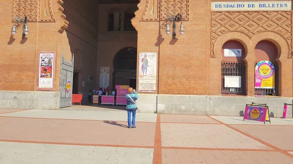 Venta de entradas de la Feria de San Isidro en la plaza de toros de Ventas — Foto de Stock