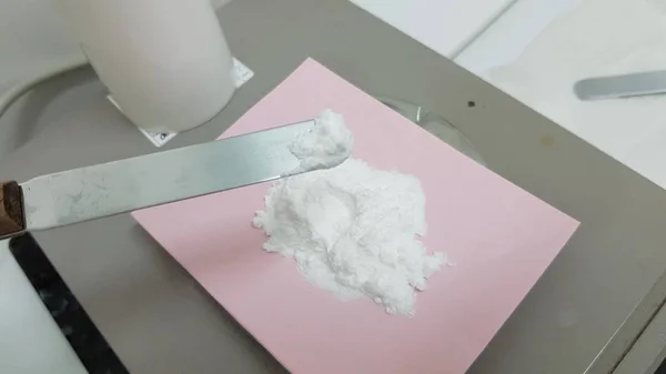 Bir kimyasalın tartımı