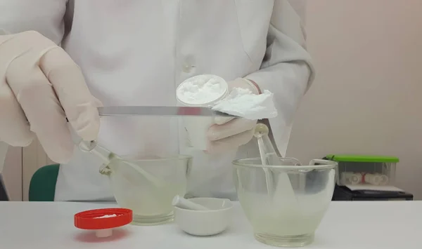 Preparación de una receta en ungüento — Foto de Stock