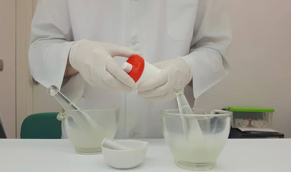 Preparación de una receta en ungüento —  Fotos de Stock