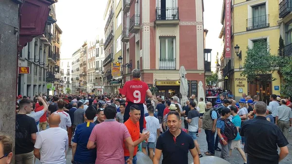 Liverpoolovi fanoušci v Plaza Mayor — Stock fotografie