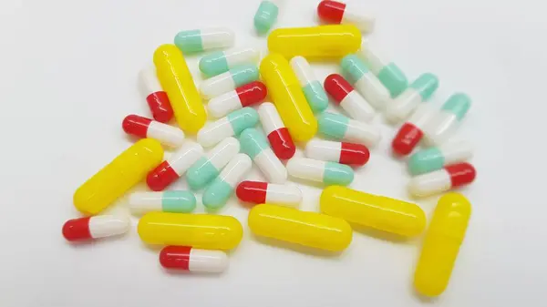 Capsules of different sizes and colors — Stock Photo, Image