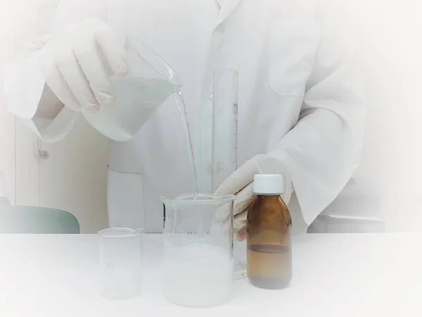 Kimya laboratuvarında — Stok fotoğraf