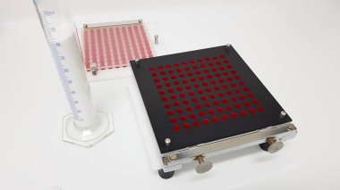 Laboratuvarda kapsül makinesi