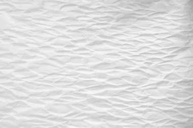 Arkaplanı buruşuk kağıtlarla kaplanmış..