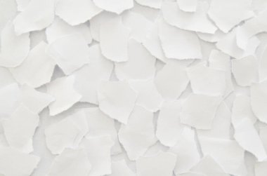 Arkaplanı buruşuk kağıtlarla kaplanmış..