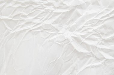 Arkaplanı buruşuk kağıtlarla kaplanmış..