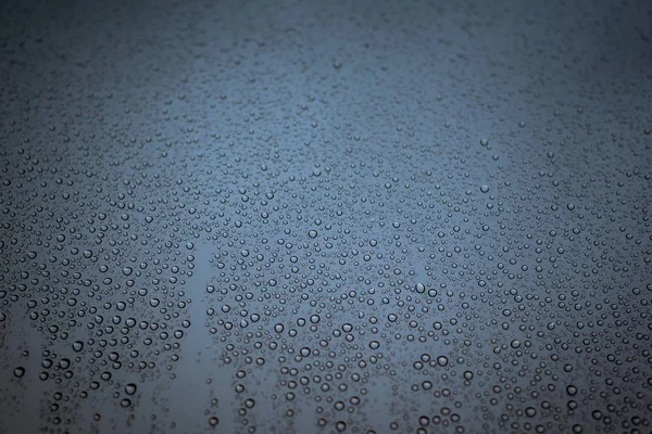 Fotografie Dešťových Kapek Okenní Sklo Oblačenou Oblohou Jako Pozadí — Stock fotografie