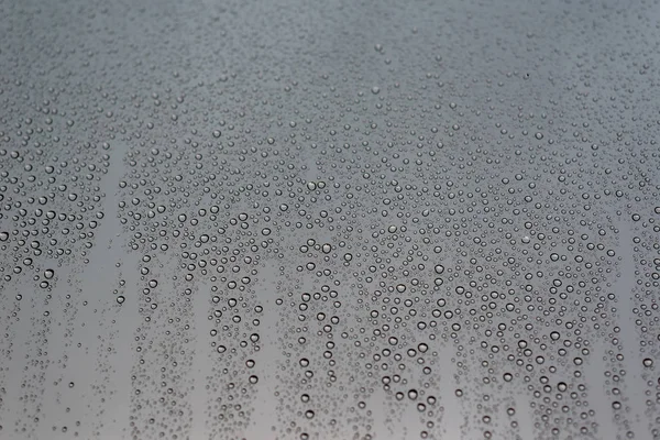 Foto Gotas Lluvia Cristal Ventana Con Cielo Nublado Como Fondo — Foto de Stock